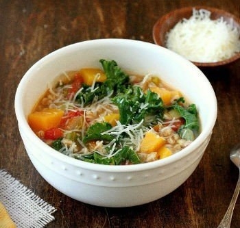 Пшеничный суп с капустой кале