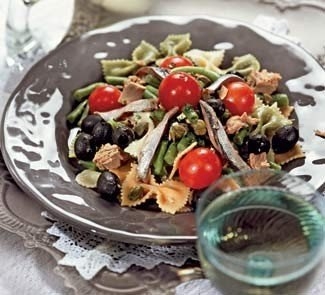 Салат из тунца с макаронами