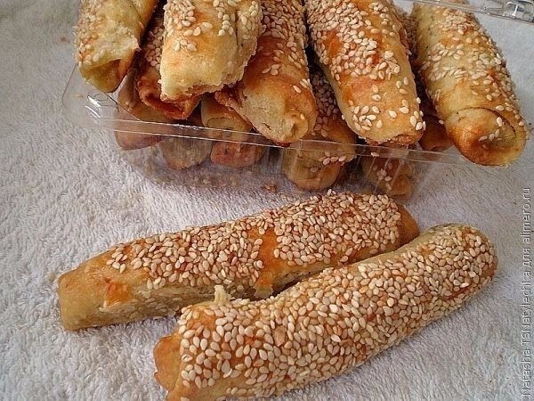 Сырные трубочки с кунжутом Сырные трубочки с кунжутом