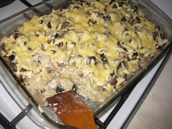 Запеканка с картофелем, мясом и грибочками
