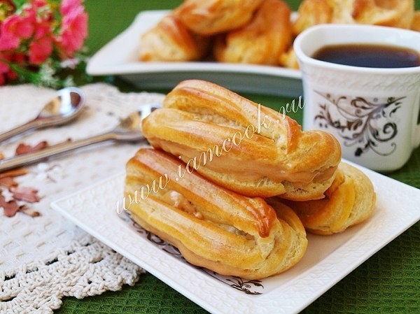 эклеры со сгущенным молоком.