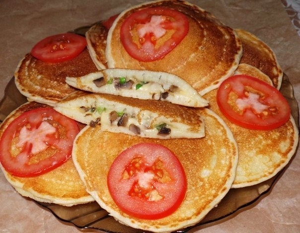 Закрытые блинчики с начинкой,с грибами,сыром и зелёным луком,всё просто и очень вкусно