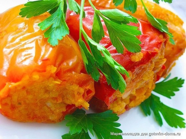 Перец, фаршированный капустой, рисом и сыром