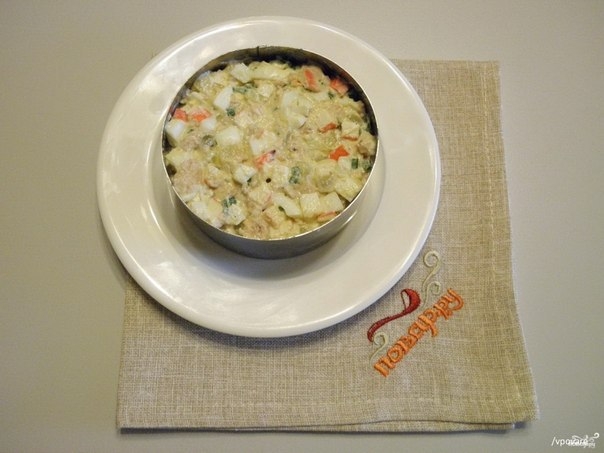 Салат из крабовых палочек и печени трески