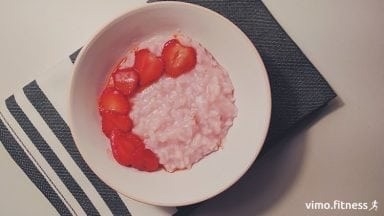 Рисовая каша с клубникой