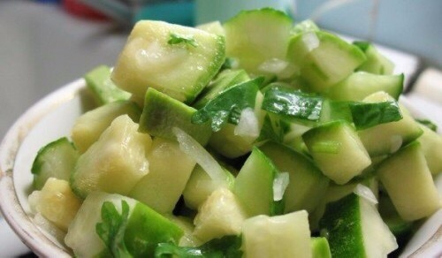 Салат с яблоками и кабачками