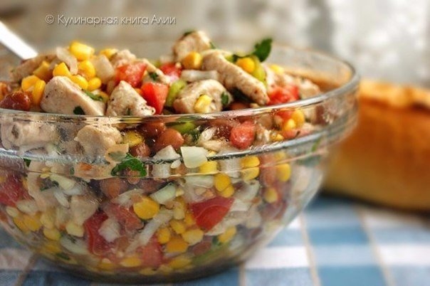 САЛАТ С КУКУРУЗКОЙ И КУРИЦЕЙ