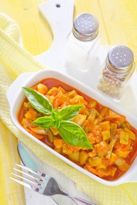 Диетическая тушеная курочка с базиликом