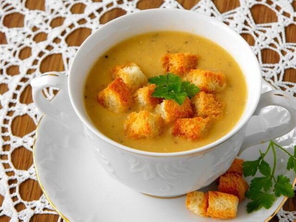 Суп-пюре из чечевицы с сухариками
