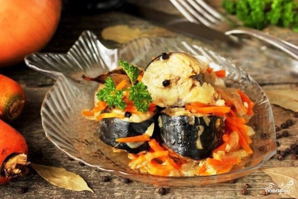 Тушеная скумбрия с луком и морковью - рыбный ужин!