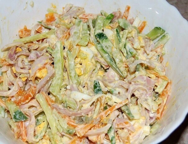 Салат "Восторг" с кальмаром, огурцом и моркови