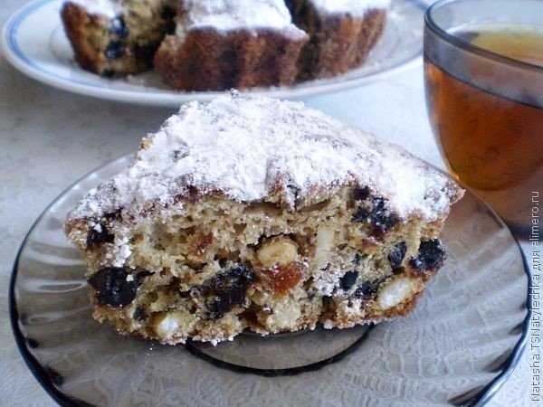 Пирог с курагой, черносливом и орехами