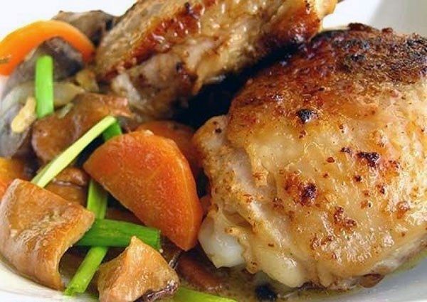 Куриные бедрышки с овощами в фольге