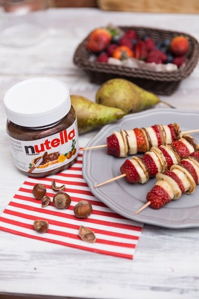 Канапе с фруктами и ореховой пастой Nutella Канапе с фруктами и ореховой пастой Nutella