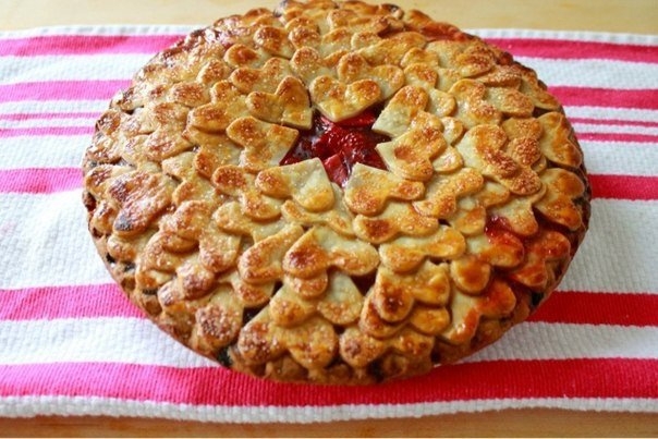 Клубничый пирог сердечками Клубничый пирог сердечками