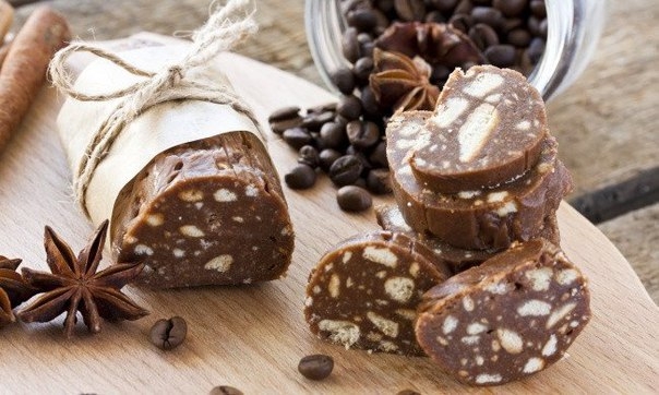 Изумительно вкусная шоколадная колбаска к чаю Изумительно вкусная шоколадная колбаска к чаю