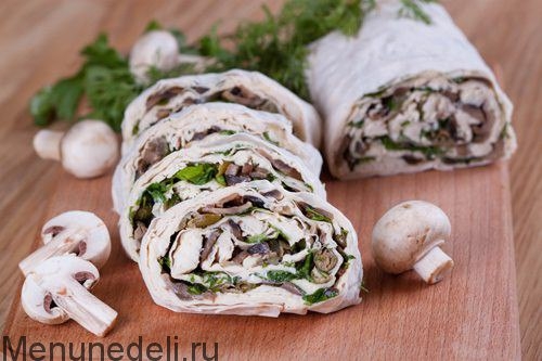 Рулетики из лаваша с грибами и курицей Рулетики из лаваша с грибами и курицей