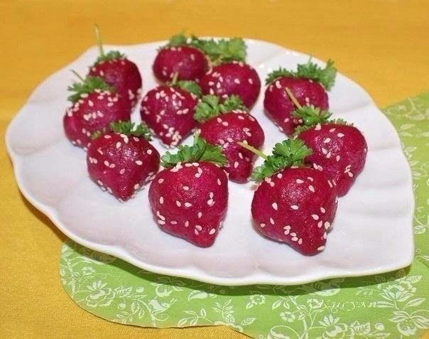 ЗАКУСКА ИЗ СЕЛЬДИ "КЛУБНИЧКИ" ЗАКУСКА ИЗ СЕЛЬДИ "КЛУБНИЧКИ"