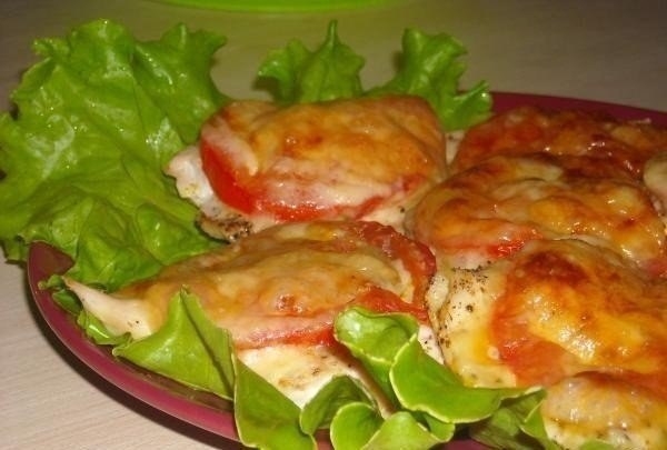 КУРИНОЕ ФИЛЕ ПОД ПОМИДОРКАМИ И СЫРОМ КУРИНОЕ ФИЛЕ ПОД ПОМИДОРКАМИ И СЫРОМ