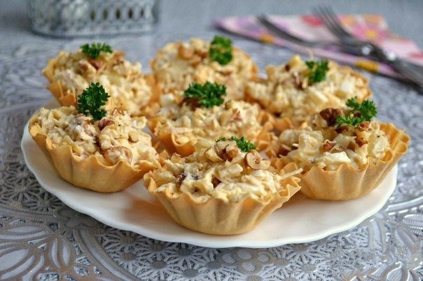 САЛАТ С КУРИЦЕЙ И АНАНАСОМ В ТАРТАЛЕТКАХ!