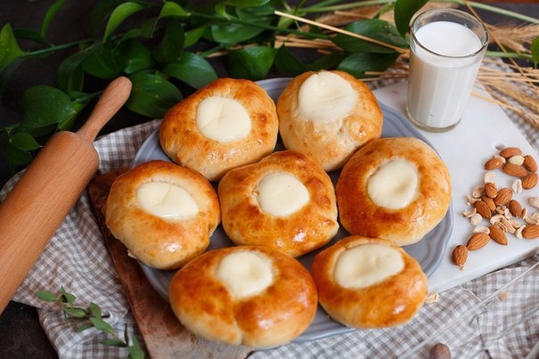 ВКУСНЕЙШИЕ БУЛОЧКИ СО СМЕТАННЫМ КРЕМОМ!