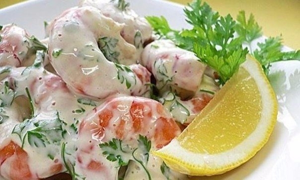 Лёгкий салат с креветками к ужину.