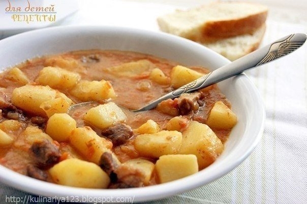 КАРТОШЕЧКА ,ТУШЕННАЯ С МЯСОМ