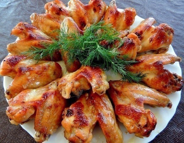 КУРИНЫЕ КРЫЛЫШКИ В МЕДОВОМ СОУСЕ:)