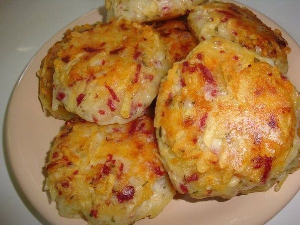 ДРАНИКИ , С ВЕТЧИНОЙ И СЫРОМ