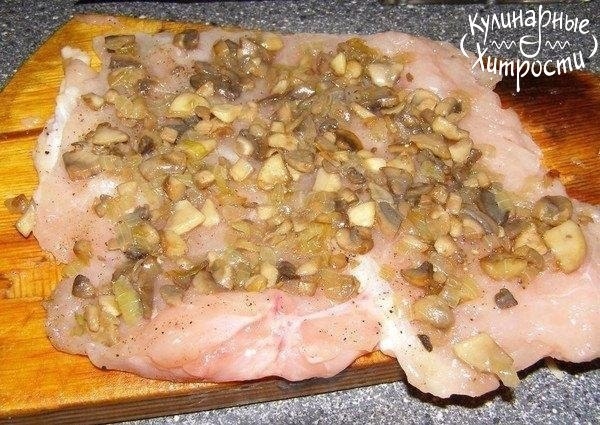 КУРИНЫЕ РУЛЕТИКИ С ГРИБАМИ И КУРИЦЕЙ В СМЕТАННОМ СОУСЕ КУРИНЫЕ РУЛЕТИКИ С ГРИБАМИ И КУРИЦЕЙ В СМЕТАННОМ СОУСЕ