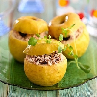 Яблоки фаршированные курицей в мультиварке