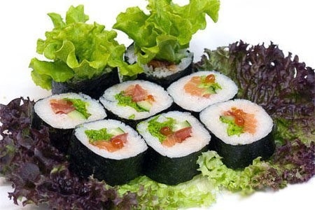 Тунец с огурцом и луком
