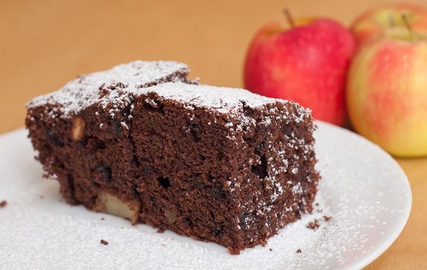 Веганский шоколадный кекс с яблоком