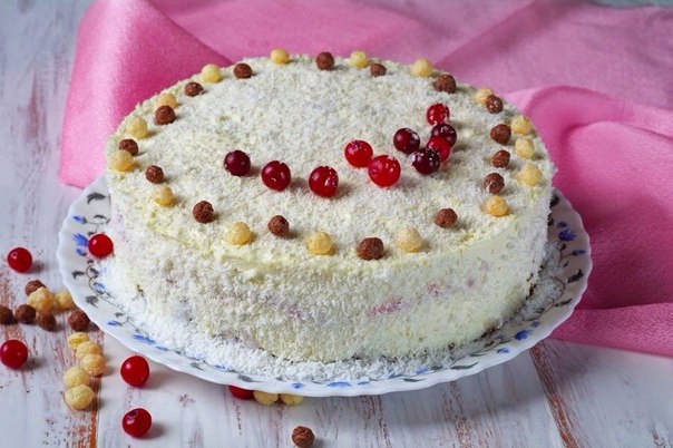 Клюквенно-кокосовый торт Ингредиенты: Для бисквита Яйца куриные &mdash; 2 шт. Желток &mdash; 1 шт. Белок &mdash; 1 шт.