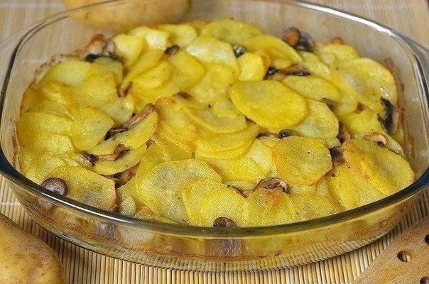 Рецепт: Картошка с грибами в сметане