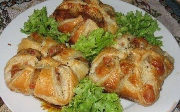 Рецепт: Слойки с ветчиной и сулугуни