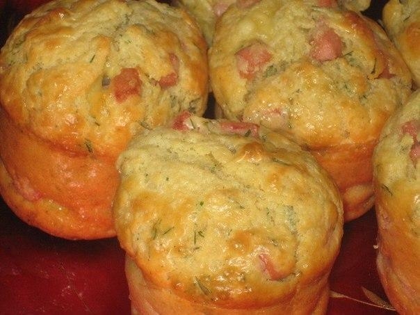 Рецепт: Маффины закусочные с колбасой и сыром. Рецепт: Маффины закусочные с колбасой и сыром.