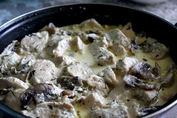 Рецепт: Куриное филе с грибами и сливками. Рецепт: Куриное филе с грибами и сливками.