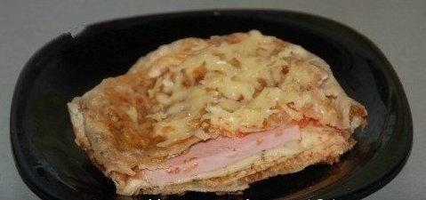 Рецепт: Горячая закуска в лаваше - просто, сочно, сытно!