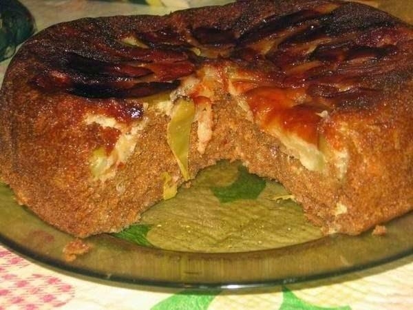 Рецепт: Пирог с яблоками и сгущёнкой в мультиварке Рецепт: Пирог с яблоками и сгущёнкой в мультиварке