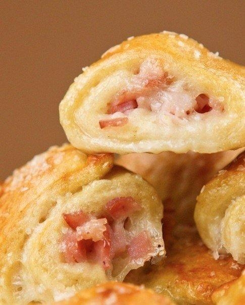 Рецепт: Слойки с ветчиной и моцареллой