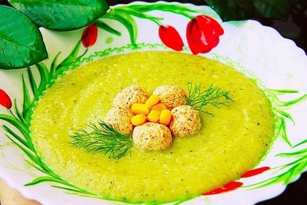 Рецепт: Овощной крем-суп с куриными фрикадельками
