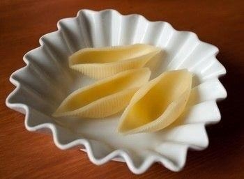 Рецепт: Лососевый салат в ракушках Рецепт: Лососевый салат в ракушках