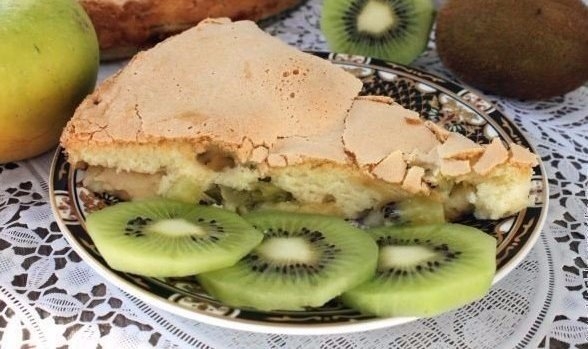 ШАРЛОТКА С ЯБЛОКАМИ И КИВИ