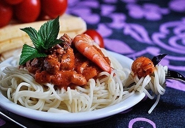 Рецепт: Паста с морепродуктами в томатном соусе
