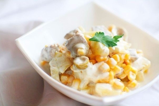 Рецепт: Салат с оливками, ананасом и свининой