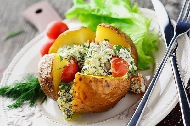 Рецепт: Печеный картофель с творогом и помидорами черри