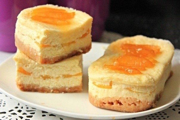 Рецепт: Творожники с кокосом и персиками Рецепт: Творожники с кокосом и персиками