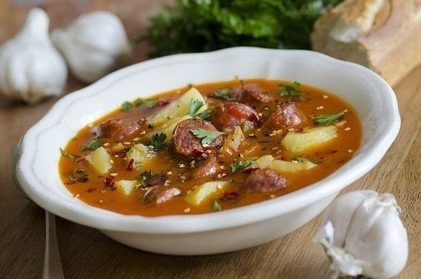 Рецепт: Острый испанский суп с колбасками