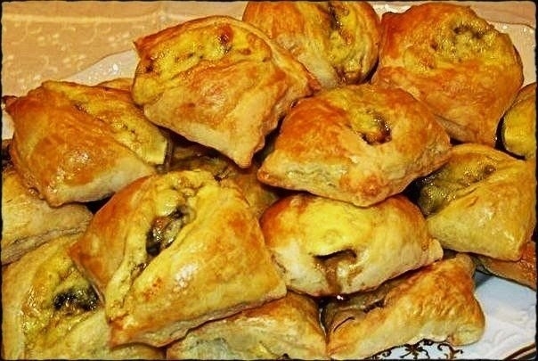 Рецепт: Закусочные пирожки с грибами и сыром